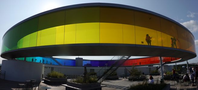 Na střeše muzea moderního umění v Aarhusu je Rainbow Panorama.